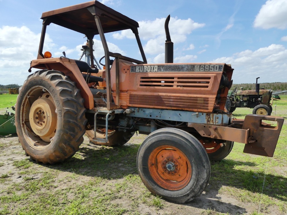  Kubota M6950
