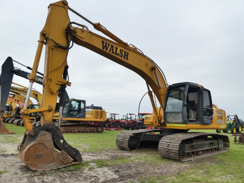 Photo of a  John Deere 200LC