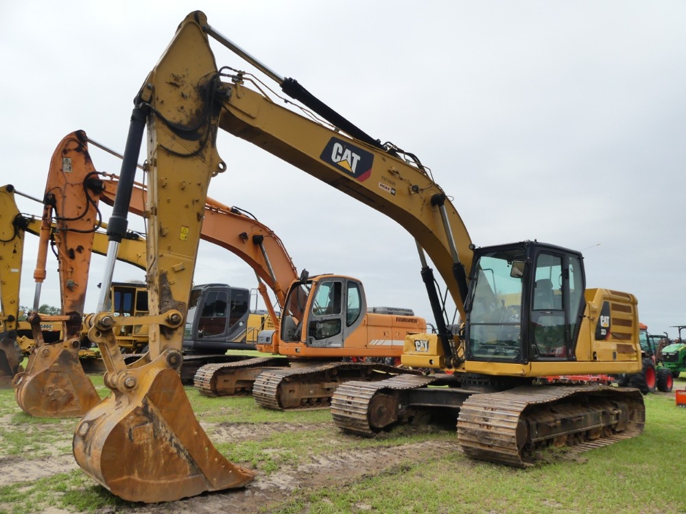 Photo of a  Caterpillar 323