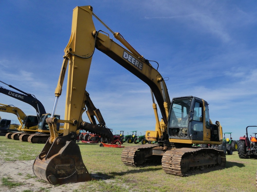 Photo of a 2006 John Deere 160C LC